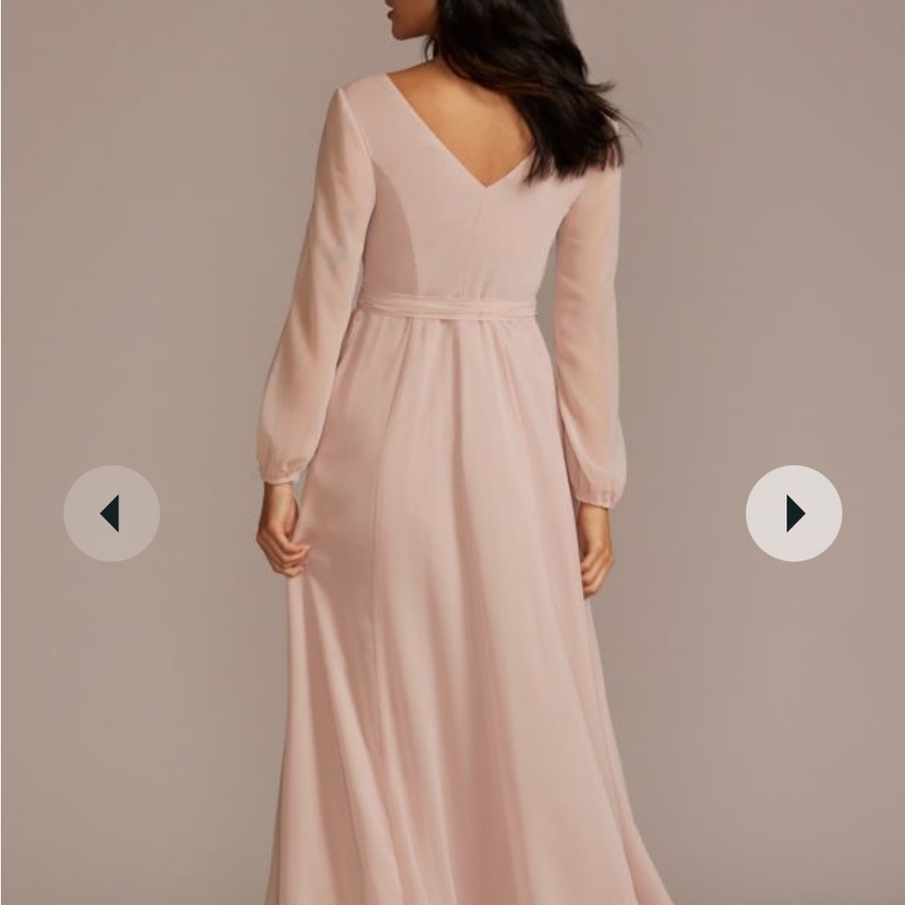Bridesmaid dress in size 22 no alt, no stains from David’s bridal. Tags on still